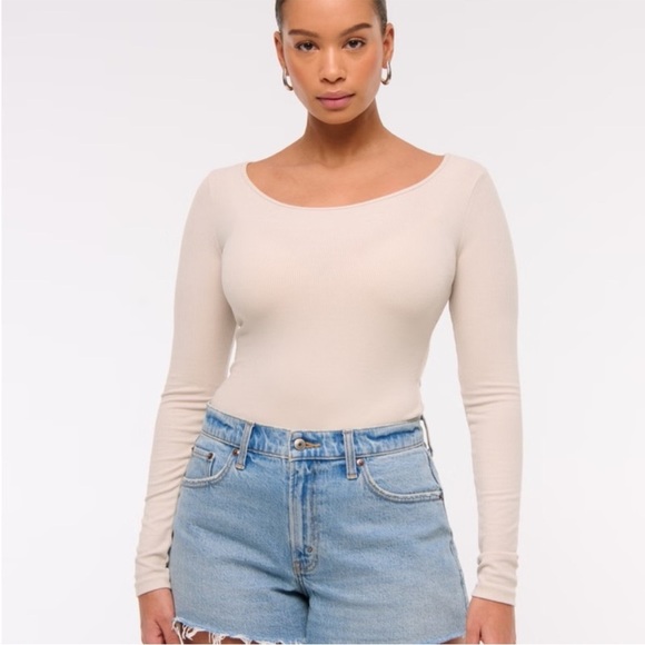 Abercrombie & Fitch Dad Short High Rise Curve Love Light Wash Blue Jean Shorts - Picture 2 of 7